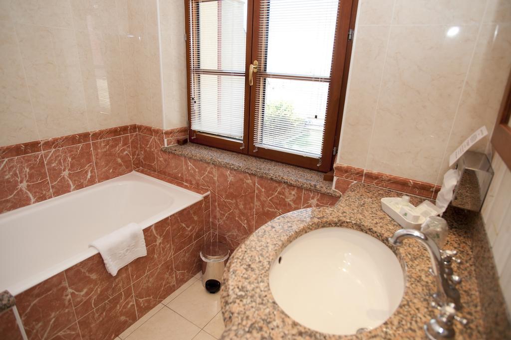 Manoir Du Cunningham Hotel Saint-Malo Room photo